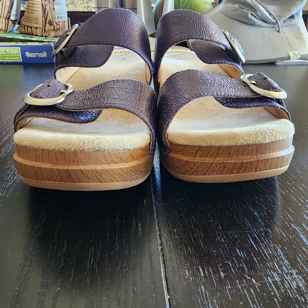 Gorgeous Purple Dansko Genuine Leather Two Strap Clogs Sandals 39 Boho Chic - Picture 4 of 13